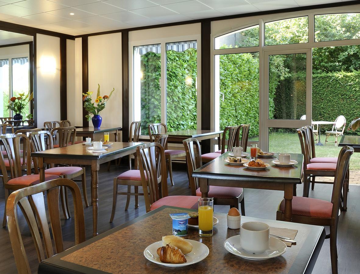 Logis Hotel Restaurant Du Labrador Saint-Benoît-sur-Loire Exteriér fotografie